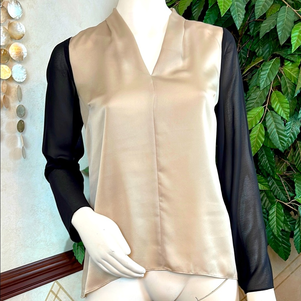 THE LIMITED TAN & BLACK V-NECK BLOUSE